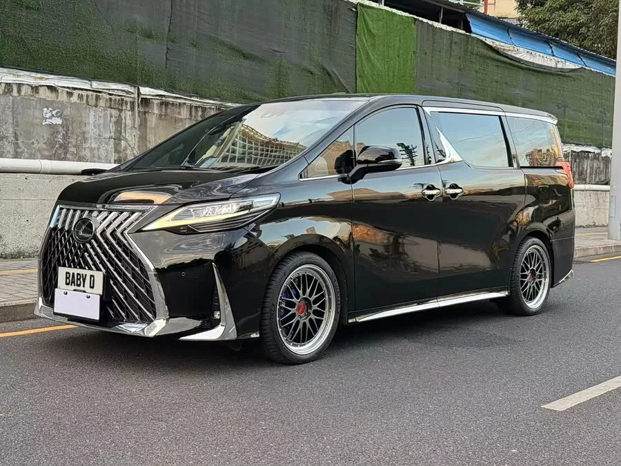 Lexus LM
