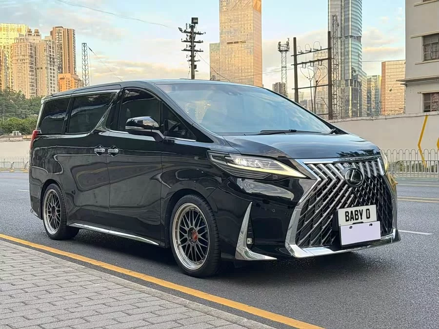 Lexus LM