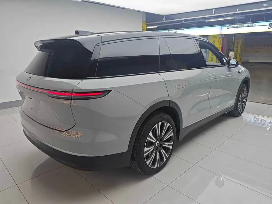 NIO ES8
