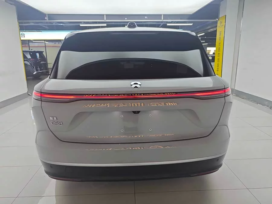 NIO ES8