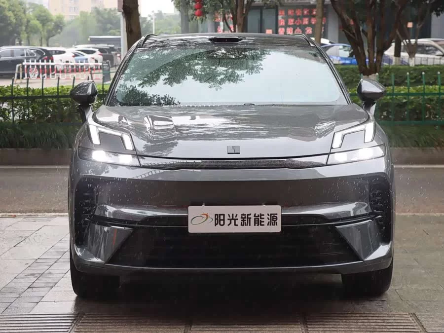 Lynk & Co 08 EM-P