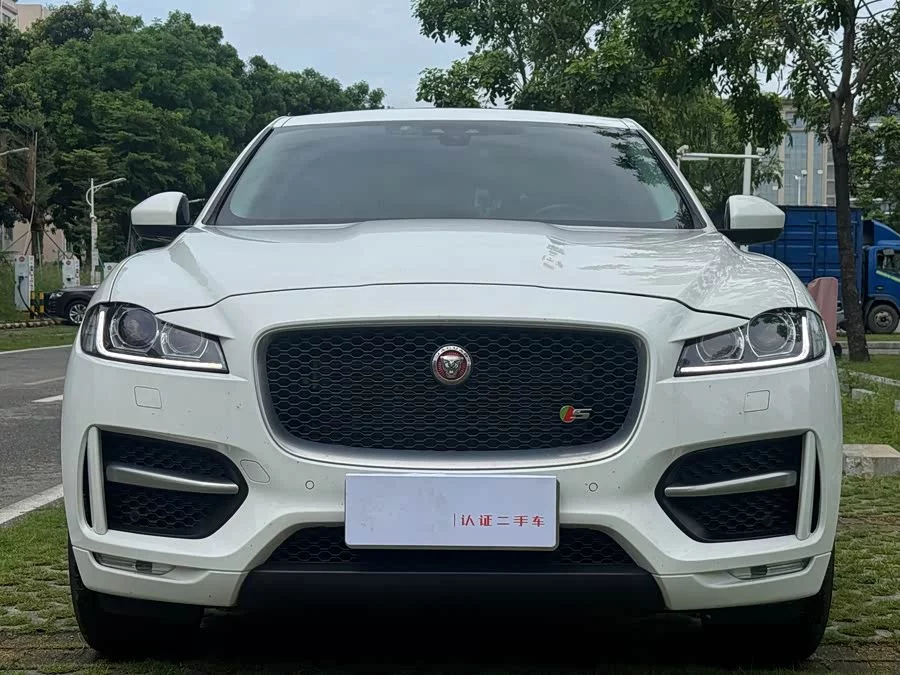 Jaguar F-PACE
