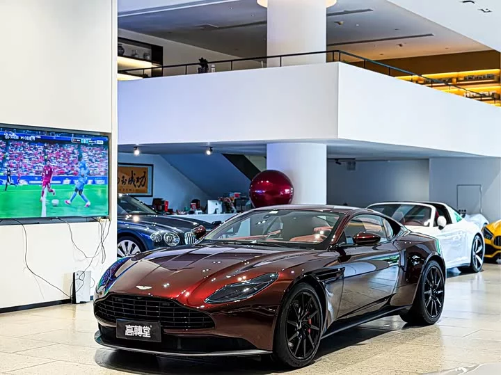 Aston Martin DB11