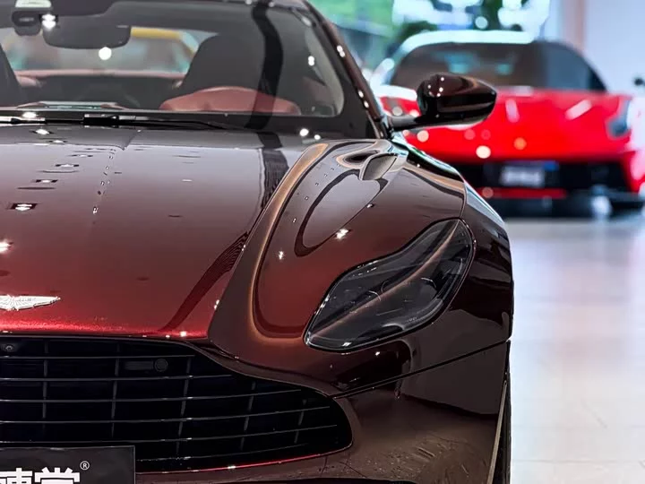 Aston Martin DB11