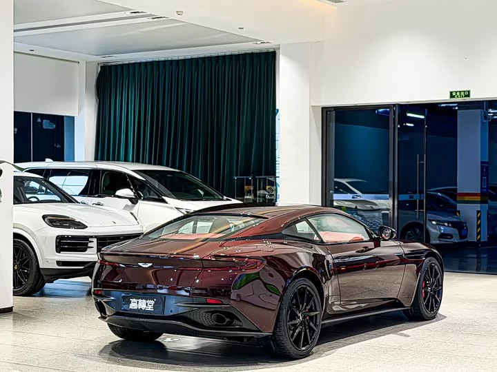 Aston Martin DB11