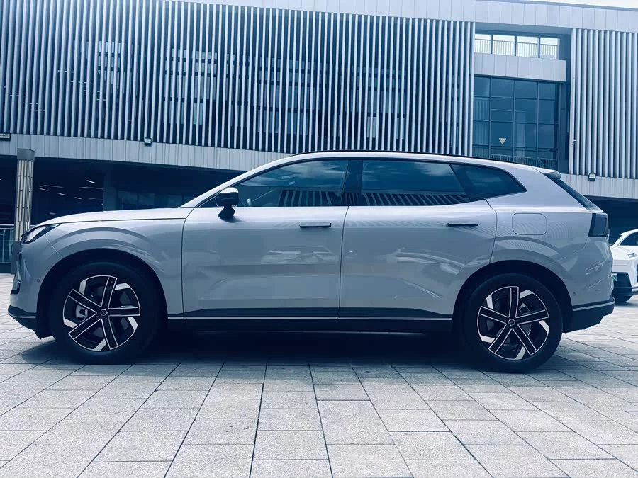 Volvo XC70 plug-in hybrid