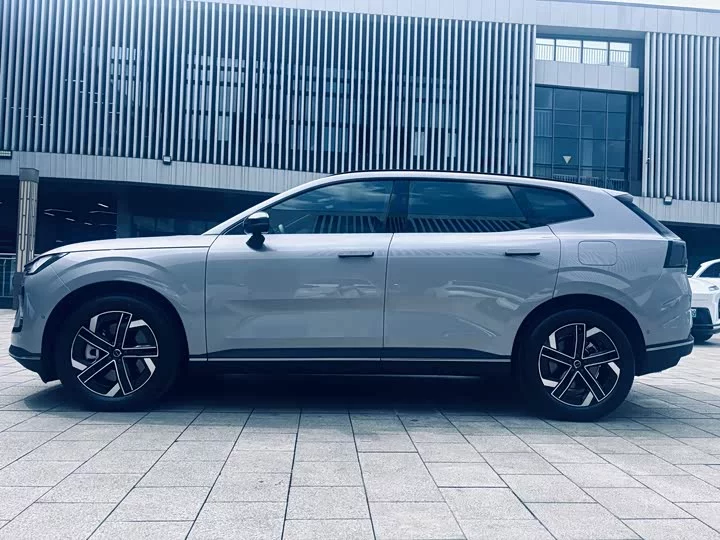 Volvo XC70 plug-in hybrid