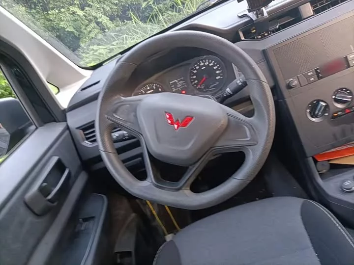 Wuling Hongguang PLUS
