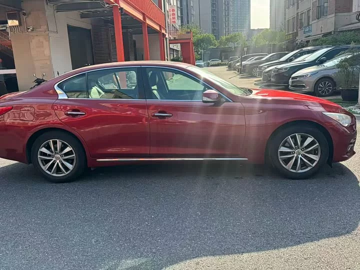 Infiniti Q50L