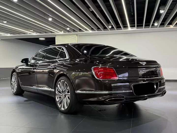 Bentley galloping