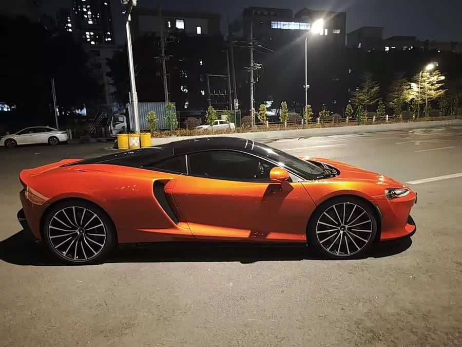 McLaren GT