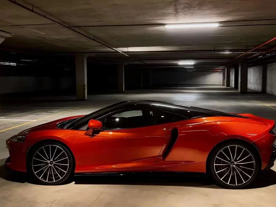 McLaren GT