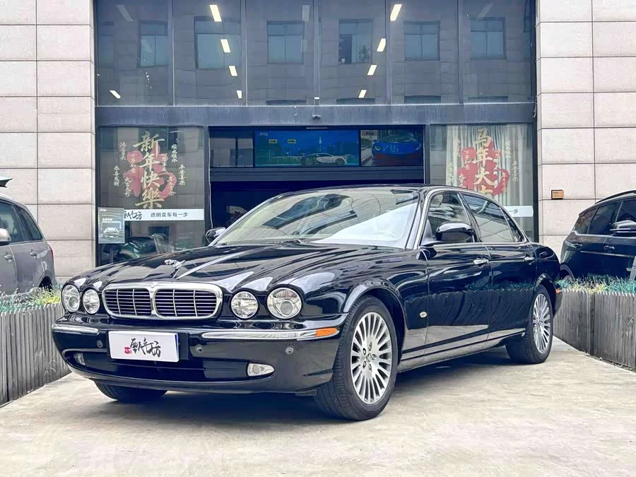 Jaguar XJ