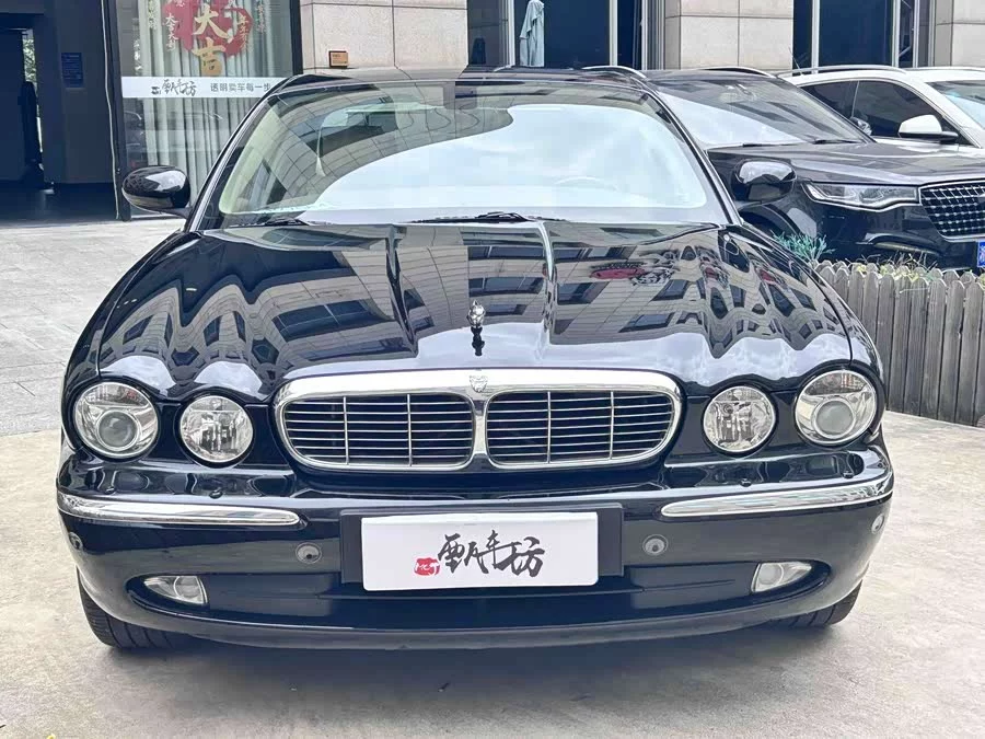 Jaguar XJ