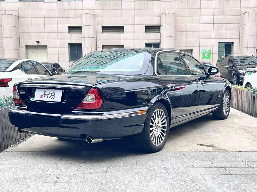 Jaguar XJ