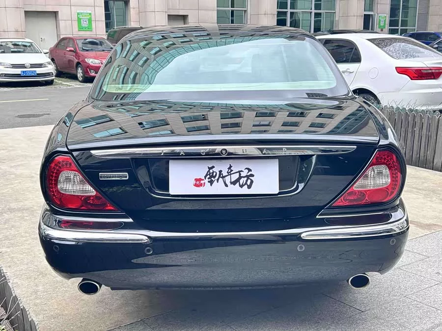 Jaguar XJ
