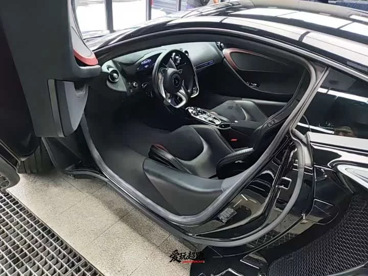 McLaren GT