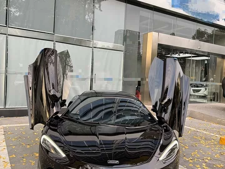 McLaren GT