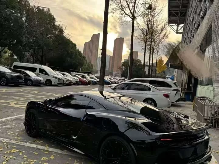 McLaren GT