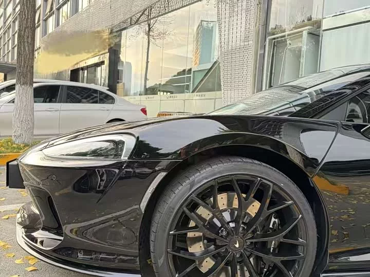 McLaren GT