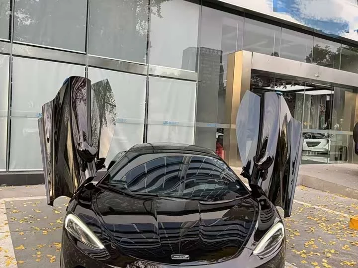 McLaren GT
