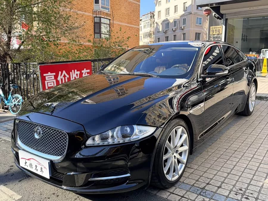 Jaguar XJ