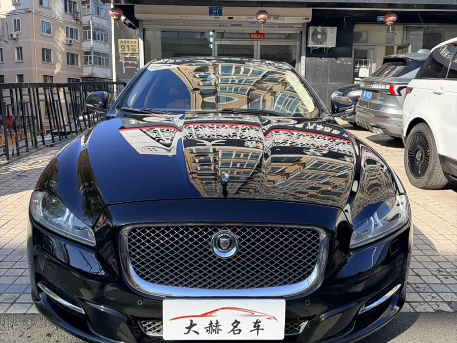 Jaguar XJ