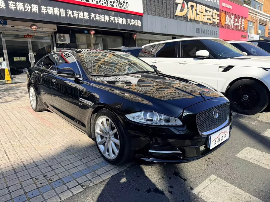 Jaguar XJ