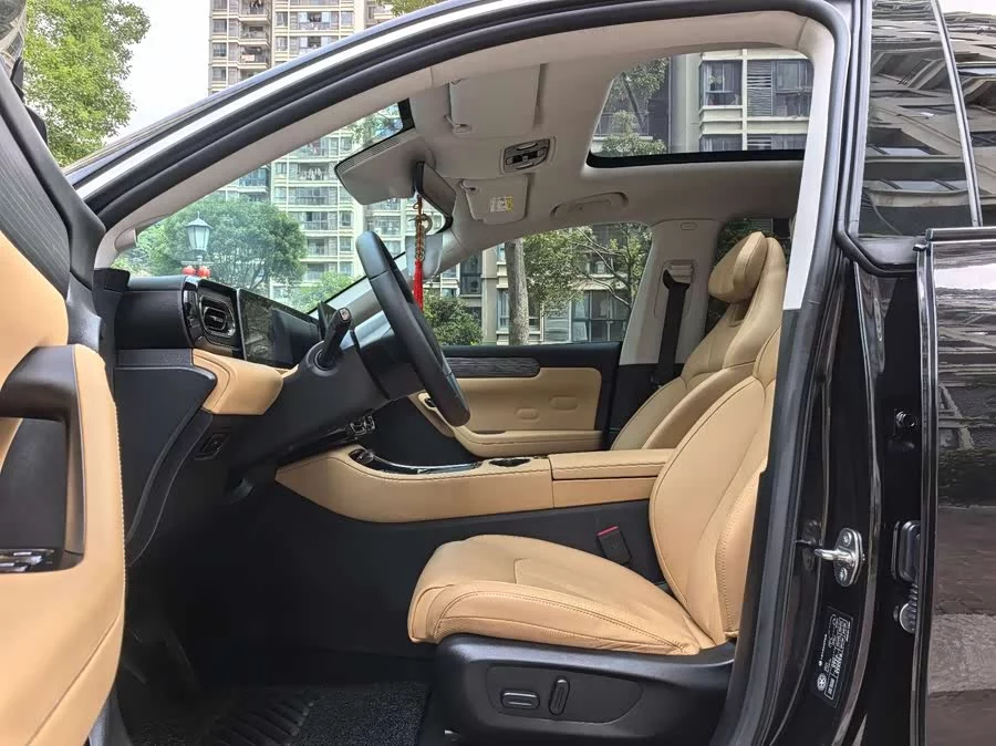 Leapmotor C11