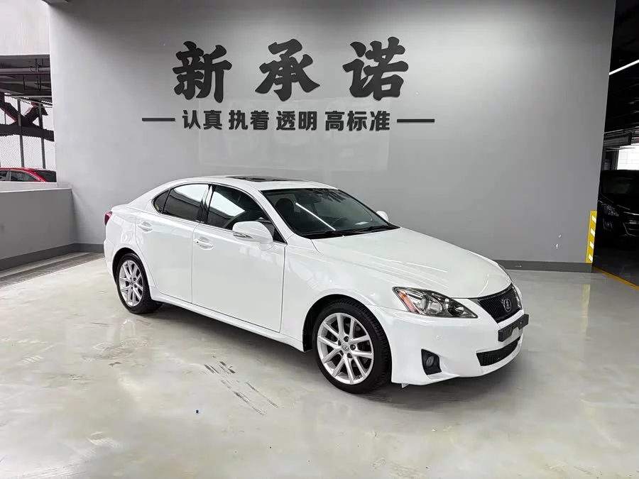 Lexus IS