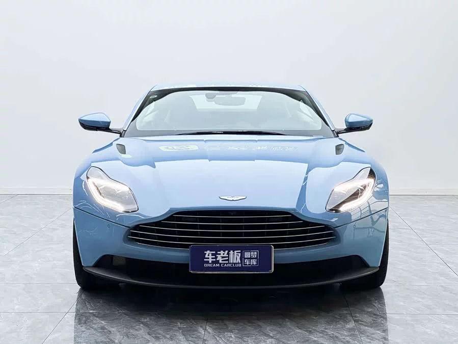 Aston Martin DB11