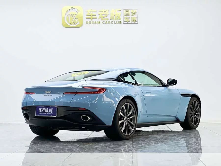 Aston Martin DB11