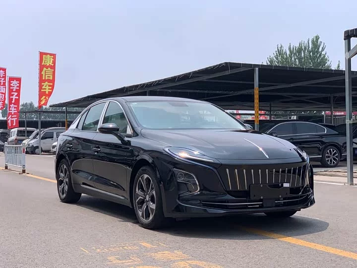 Hongqi E-QM5