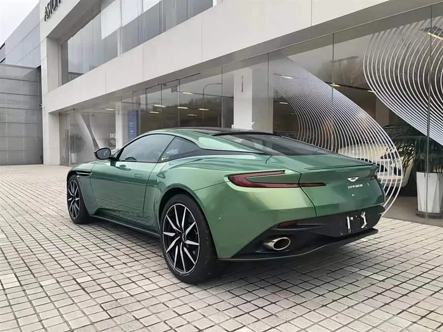 Aston Martin DB11