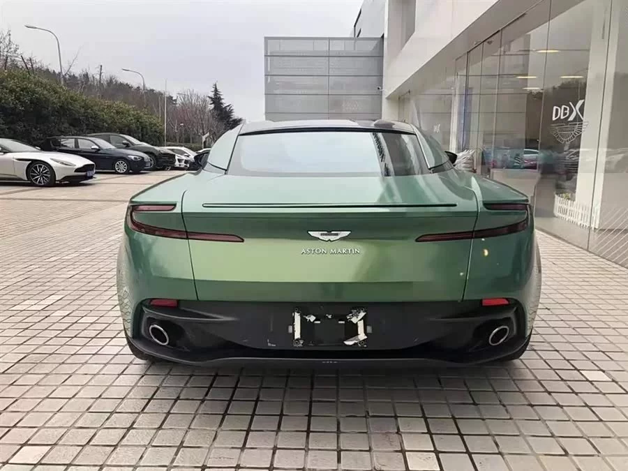 Aston Martin DB11