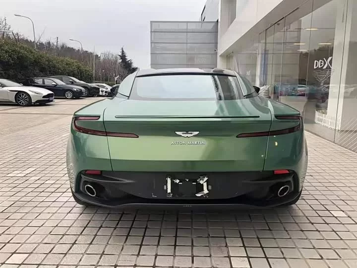 Aston Martin DB11