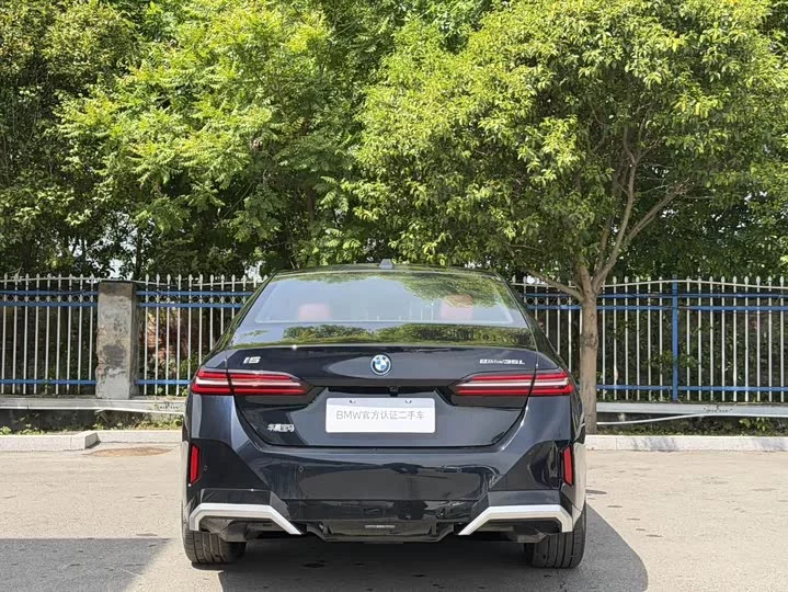 BMW i5