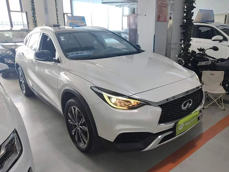Infiniti QX30