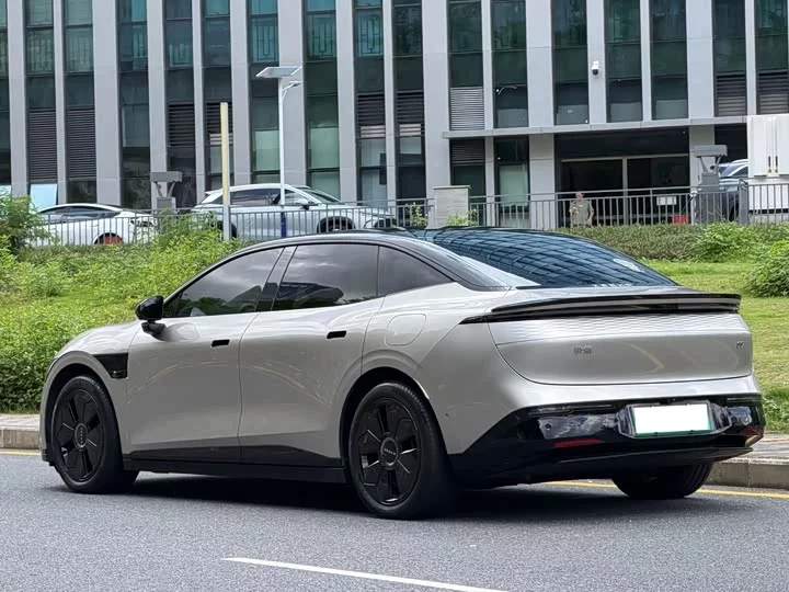 ZEEKR 007