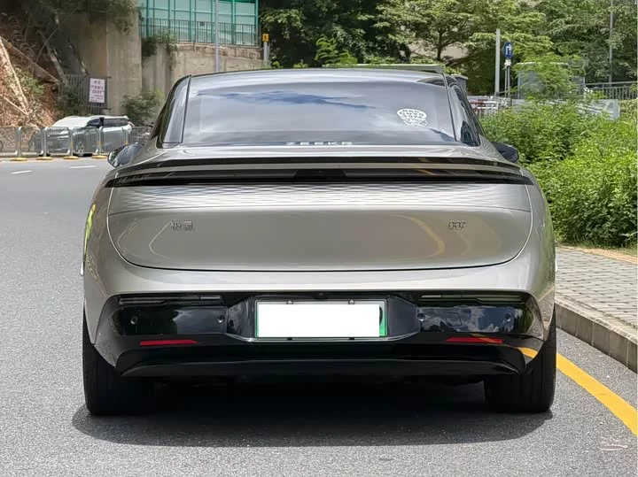 ZEEKR 007