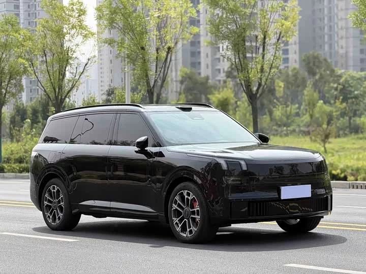 Lynk & Co 900