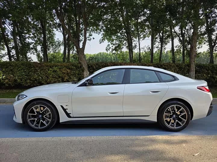 BMW i4