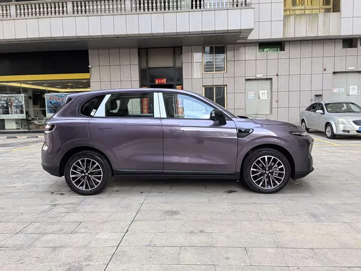 Leapmotor B10