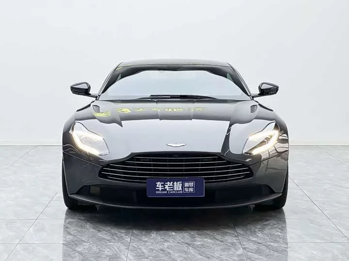 Aston Martin DB11