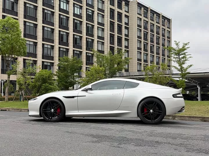 Aston Martin DB9