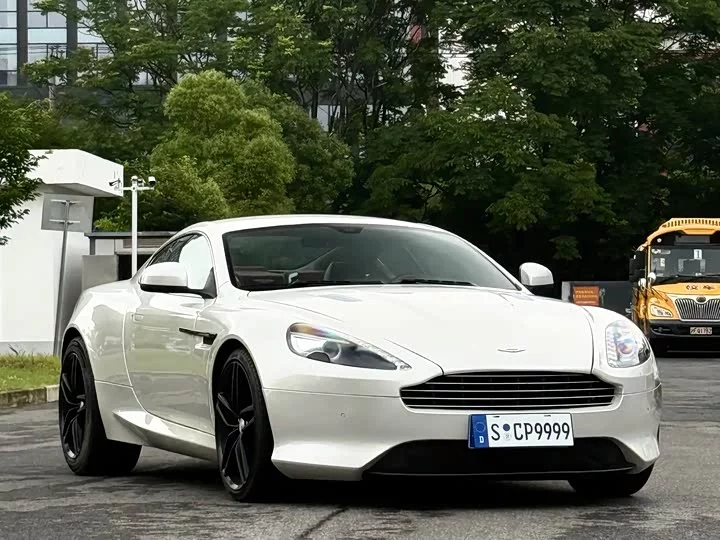 Aston Martin DB9