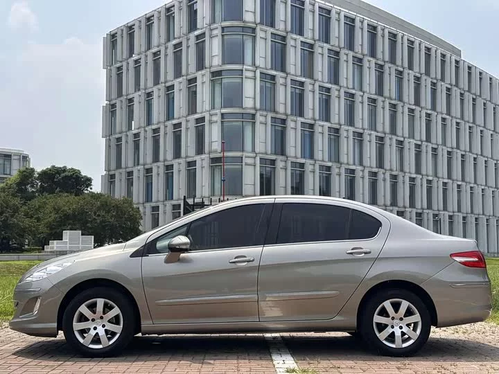Peugeot 408