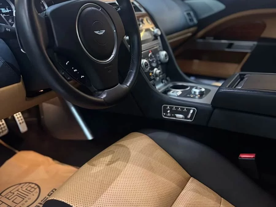 Aston Martin V8 Vantage