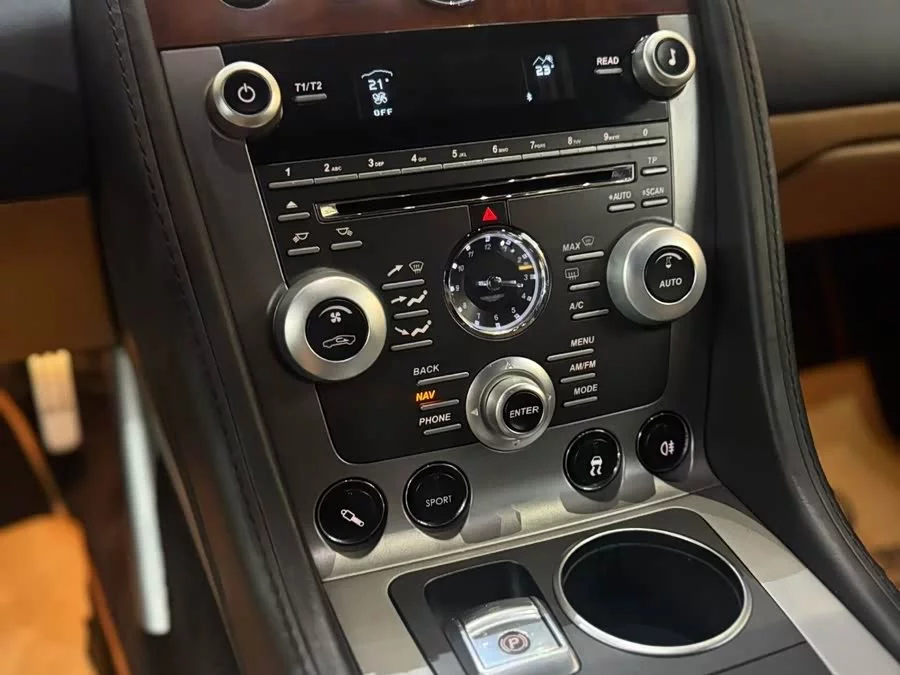 Aston Martin V8 Vantage