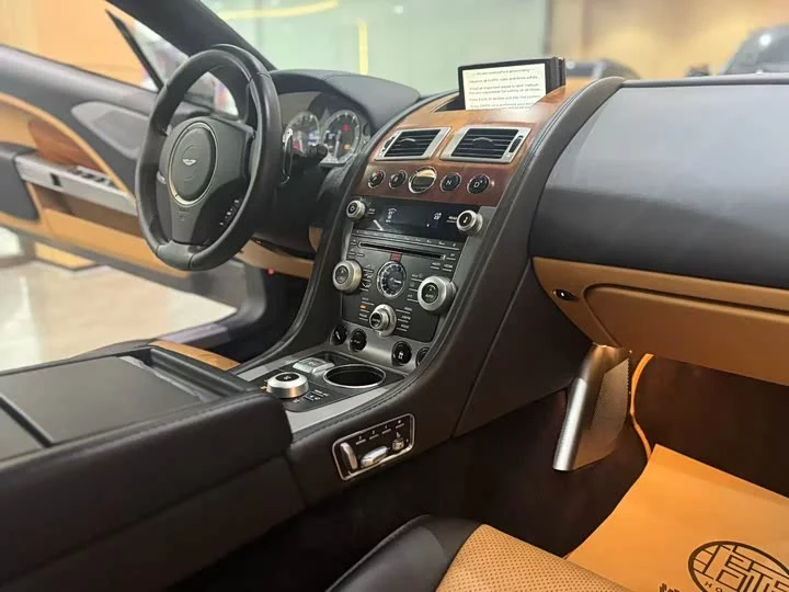 Aston Martin V8 Vantage